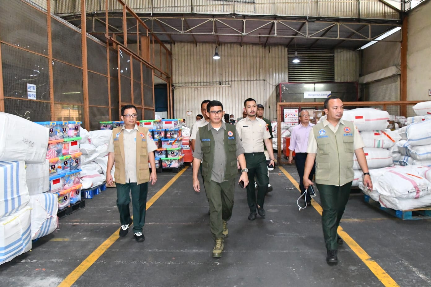 Kepala BNPB Letjen TNI Suharyanto tiba di Lanud Halim Perdanakusumah Jakarta untuk melakukan peninjauan persiapan pemberangkatan bantuan kemanusiaan Indonesia tahap 3 untuk Turkiye dan Suriah pada Senin (20/2).